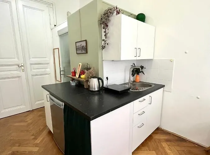 Robins Nest In The Center *