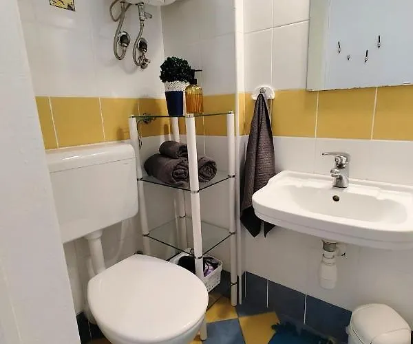 Apartma Robins Nest In The Center